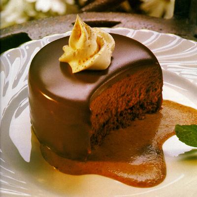 cake16.jpg (27406 bytes)